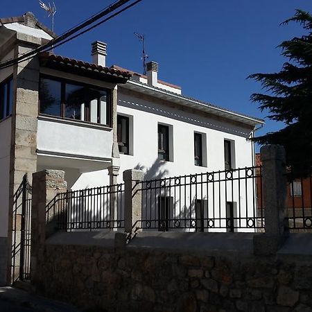 Casa del Cura Las Navas del Marqués Exterior foto